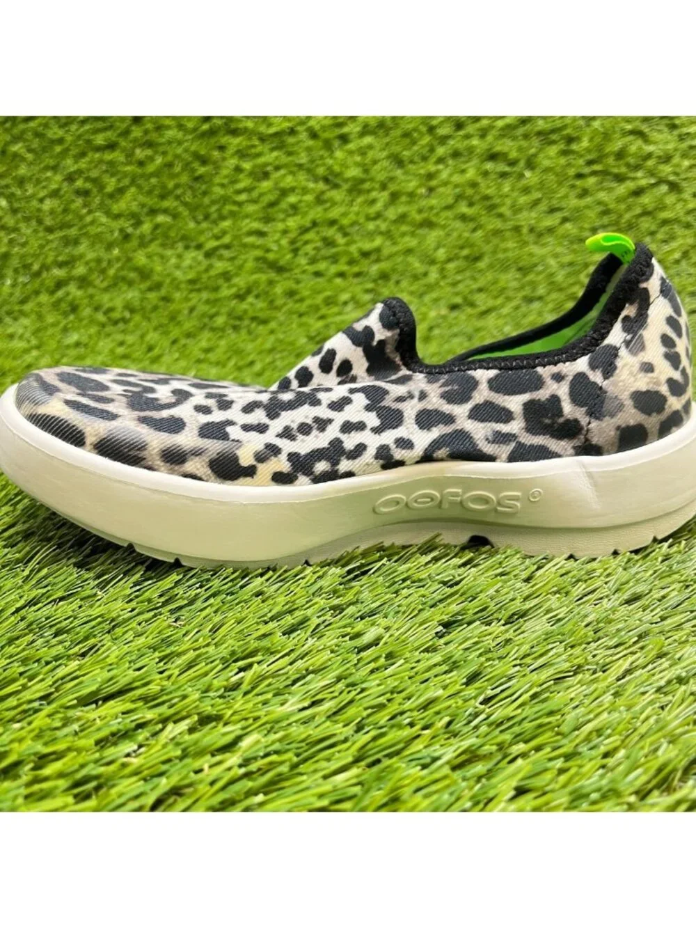 Oofos OOmg Eezee Leopard Print Womens Size 5 Black White Casual Slip On Shoes
